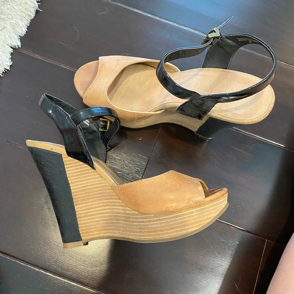 Women’s 9 Aldo wedges
